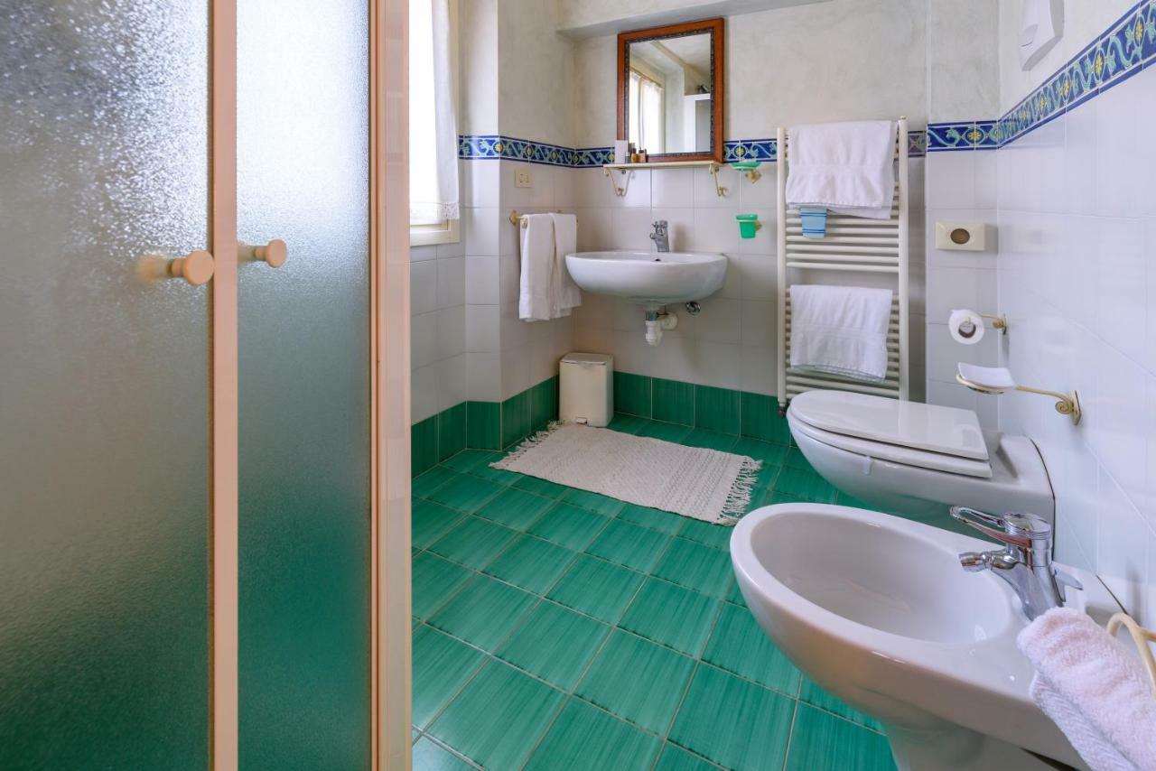 La Locanda Del Povero Diavolo Torriana Bagian luar foto