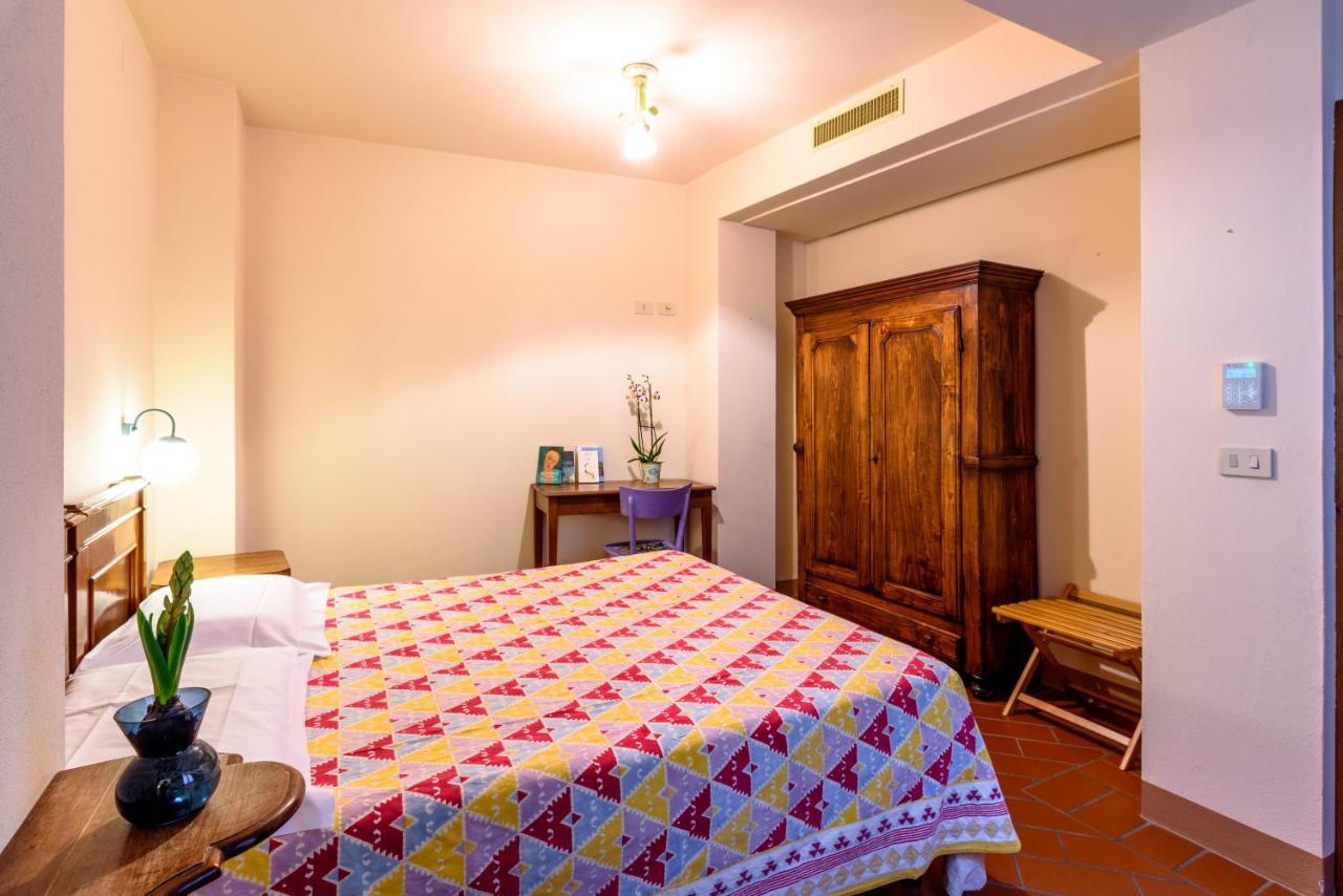 La Locanda Del Povero Diavolo Torriana Bagian luar foto